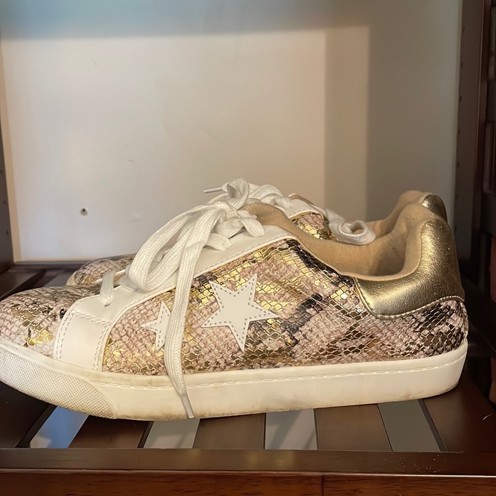 Worn Once Metallic Star Soda Sneakers - Size 10